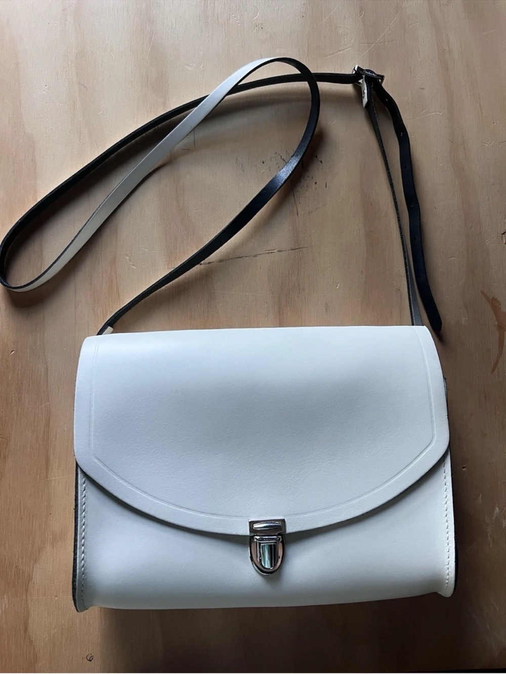 EUC Cambridge Satchel Company White Pushlock Satchel Crossbody Made in England